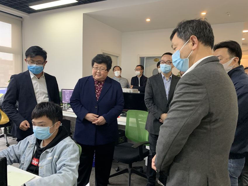 寶山區(qū)區(qū)領導一行蒞臨邁維動漫調(diào)研企業(yè)復工復產(chǎn)情況(圖1) 寶山區(qū)區(qū)領導一行蒞臨邁維動漫調(diào)研企業(yè)復工復產(chǎn)情況(圖1)