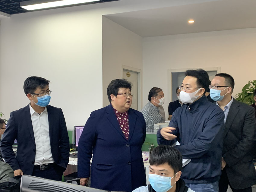 寶山區(qū)區(qū)領導一行蒞臨邁維動漫調(diào)研企業(yè)復工復產(chǎn)情況(圖2) 寶山區(qū)區(qū)領導一行蒞臨邁維動漫調(diào)研企業(yè)復工復產(chǎn)情況(圖2)