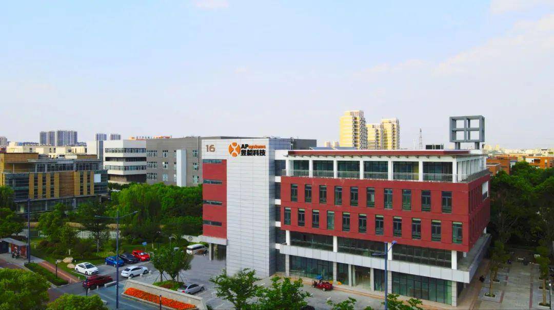 破局安裝痛點！上海邁維動漫攜手昱能科技，定制 QS2 逆變器可視化解決方案(圖1)